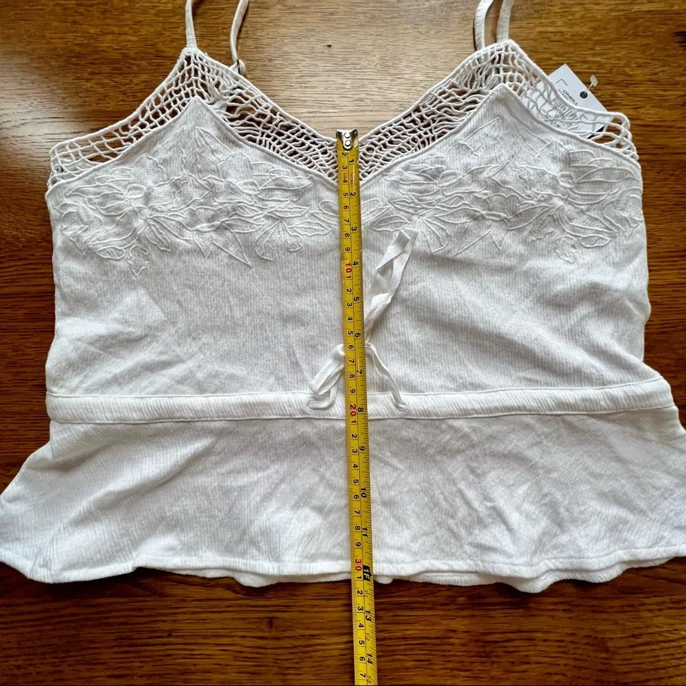 ⭐️ NWT O’Neill White Lace Tank Top Adjustable Straps Size MEDIUM - Picture 10 of 16